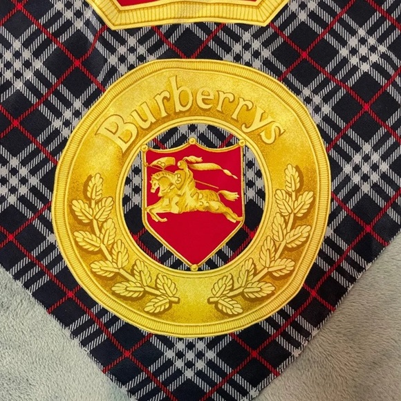 Burberry scarf - Picture 4 of 8
